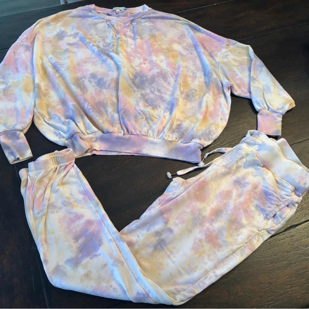 Young, Fabulous & Broke Lounge Set, small